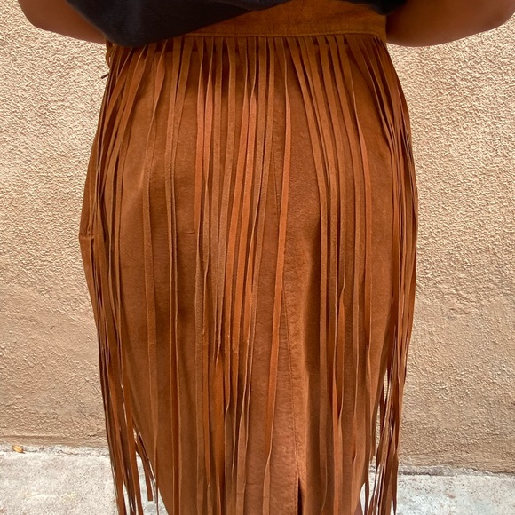 Vintage Cedars size 10 camel brown suede mini skirt fringe boHo festival - Picture 3 of 7